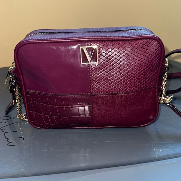 Victoria's Secret Handbags - BRAND NEW VICTORIA SECRET CROSSBODY FOR SALE